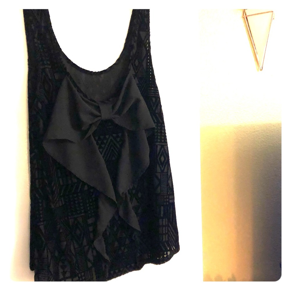 Aztec print bow top